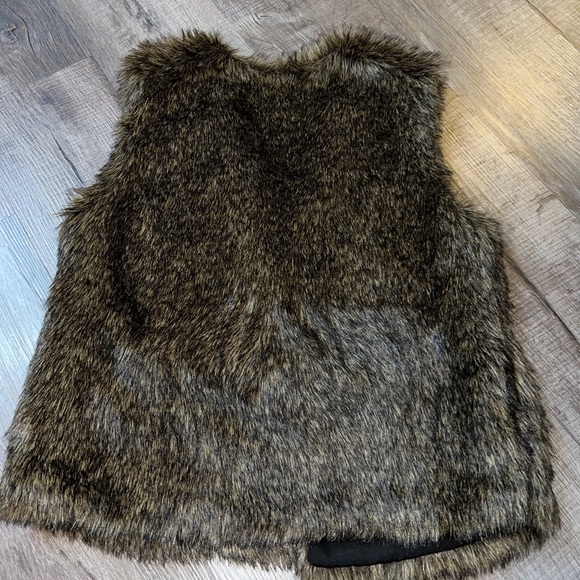 JACK By BB Dakota Womens Faux Fur Vest Brown Lined V Neck M Soft Versatile EUC - Picture 7 of 7